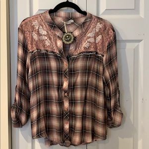 Long sleeve plaid button up shirt NWT